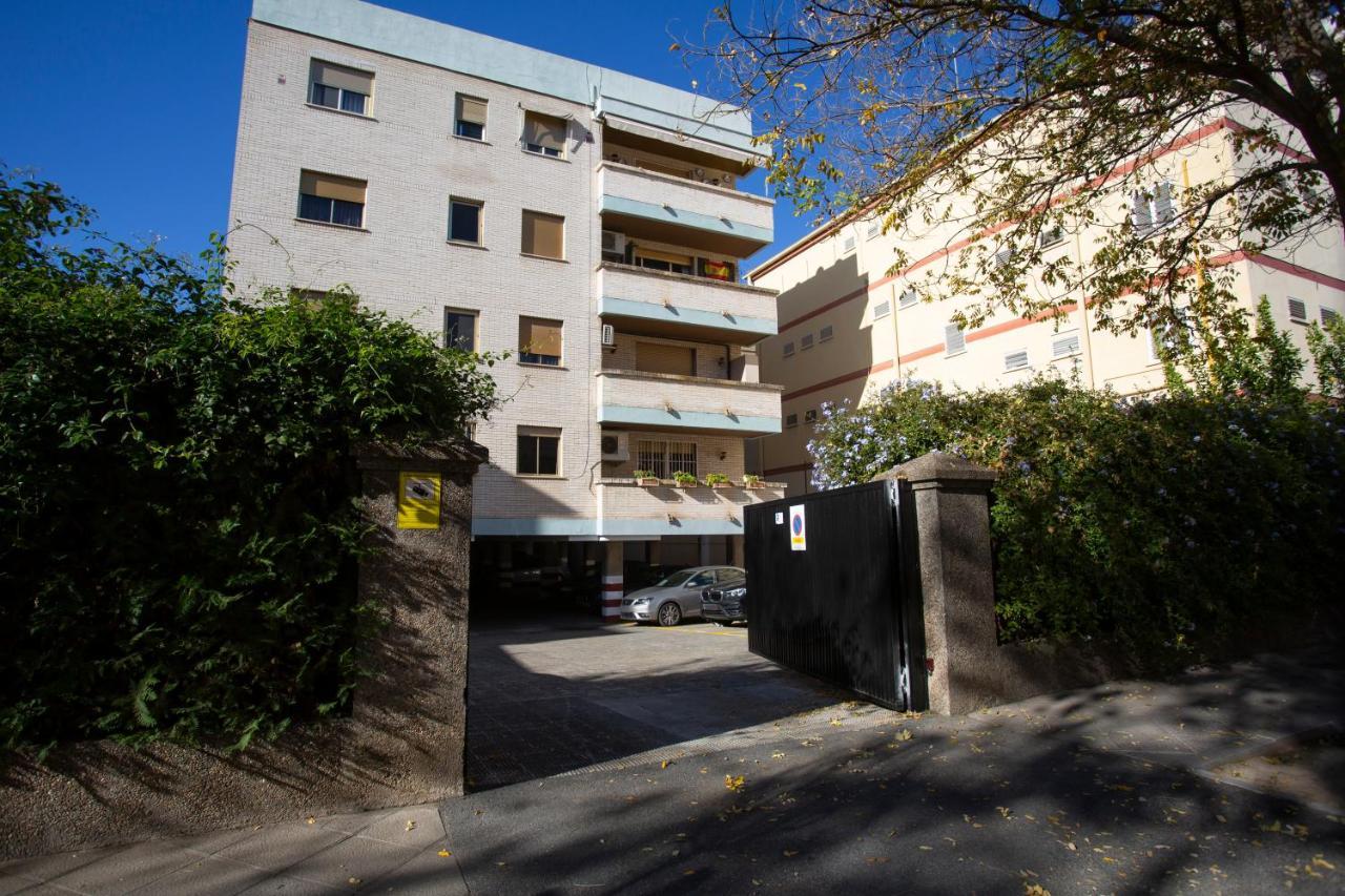 Borbolla Sevilla Urban - Parking المظهر الخارجي الصورة